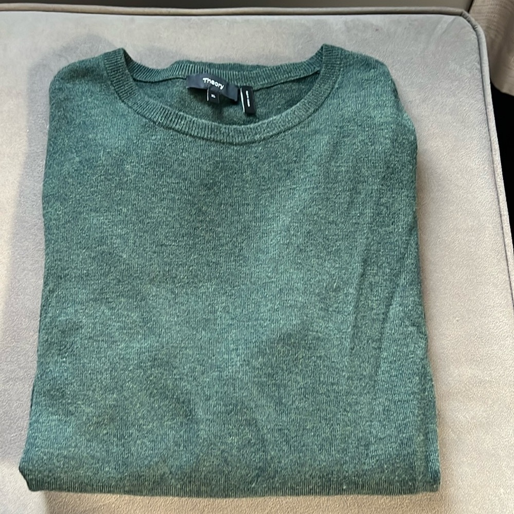 Theory Merino Wool mix mens sweater- excellent condition